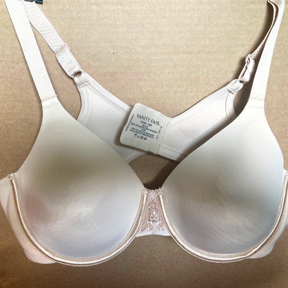 Vanity Fair Like New Never Worn Lightly lined with lace  Underwire Bra size 44B